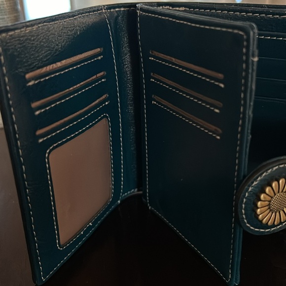 Ladies wallet RFI - Picture 4 of 5